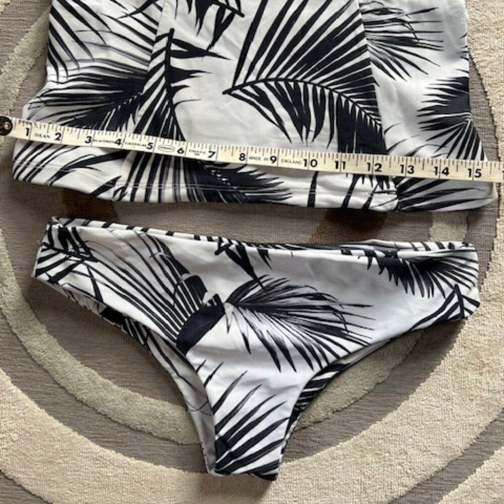 Mikoh Rash Guard With Matching Bottom & Multi Str… - image 8